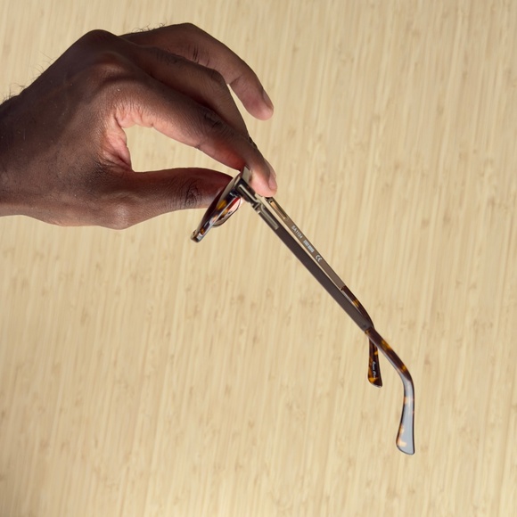 Like New: MITCHUM  UV Sunglasses - Picture 3 of 3